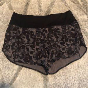 Black Camo Athleta Free Running Short